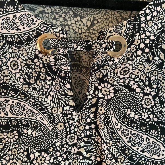 Sleeveless top - Worn once - Picture 3 of 4